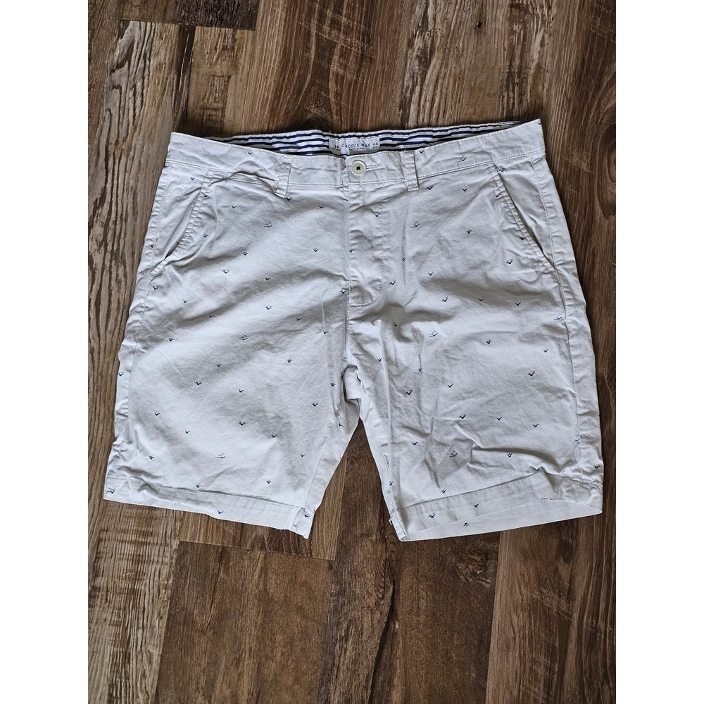 Cactus Man Ricky Singh Mens 34 Chino Shorts White Bird Print Coastal Summer